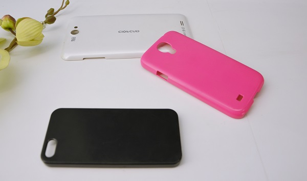 mobile phone cover produced by injection molding machine
